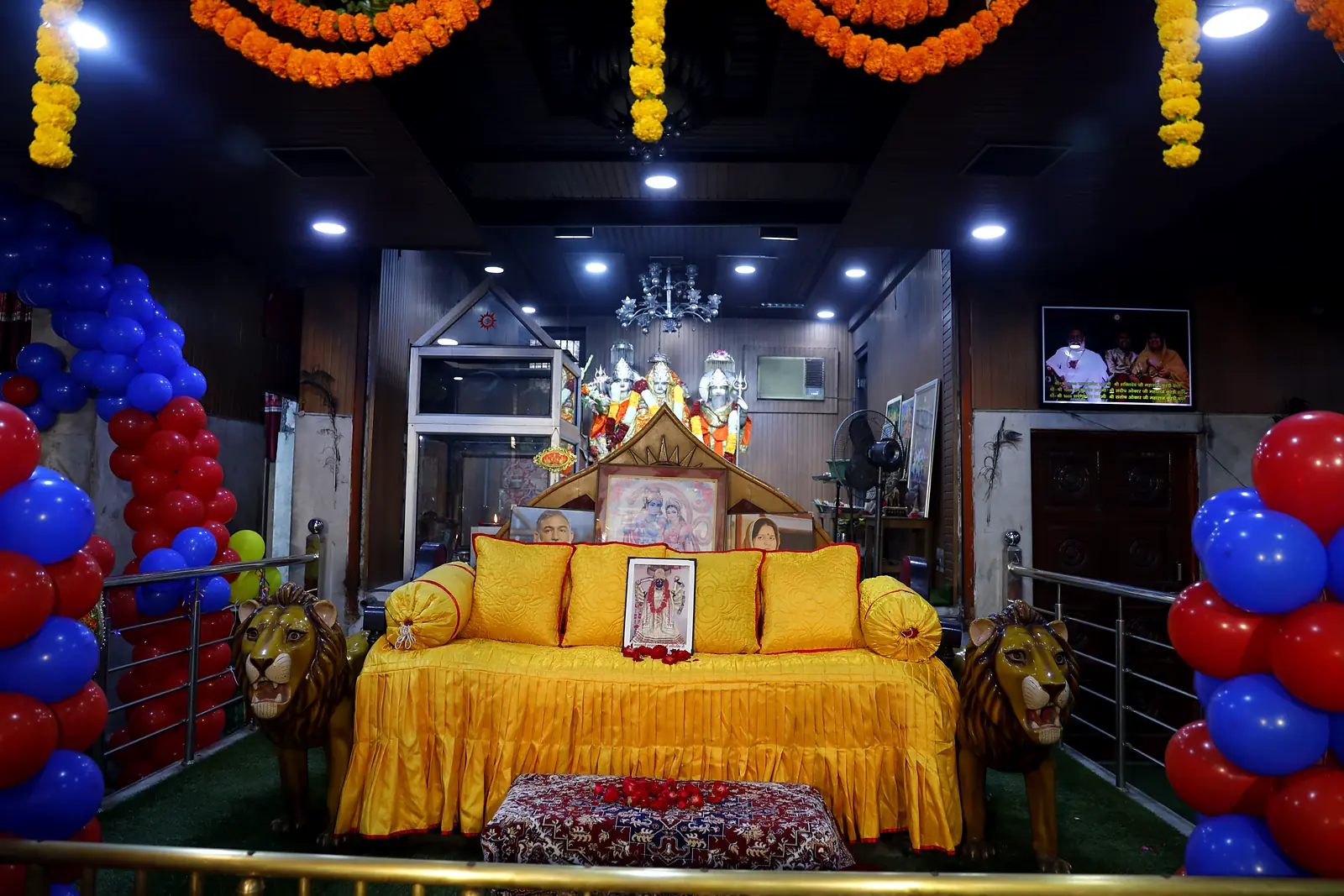 Guru simhasan in the darbar hall