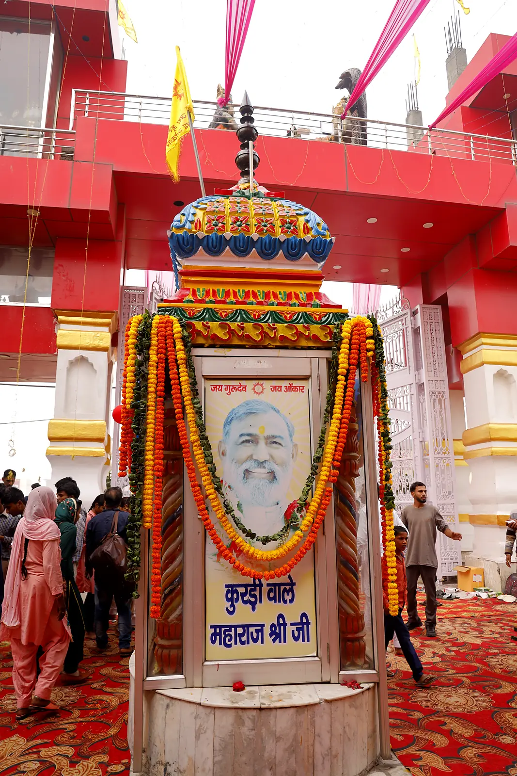 Kurdi Wale Maharaj Shri Ji shrine with garlands