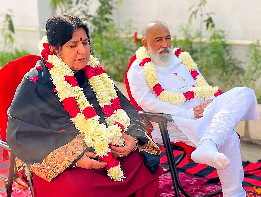 Guru Maa and Guruji garlanded on Kurdi Wale Maharaj ji's janmotsav