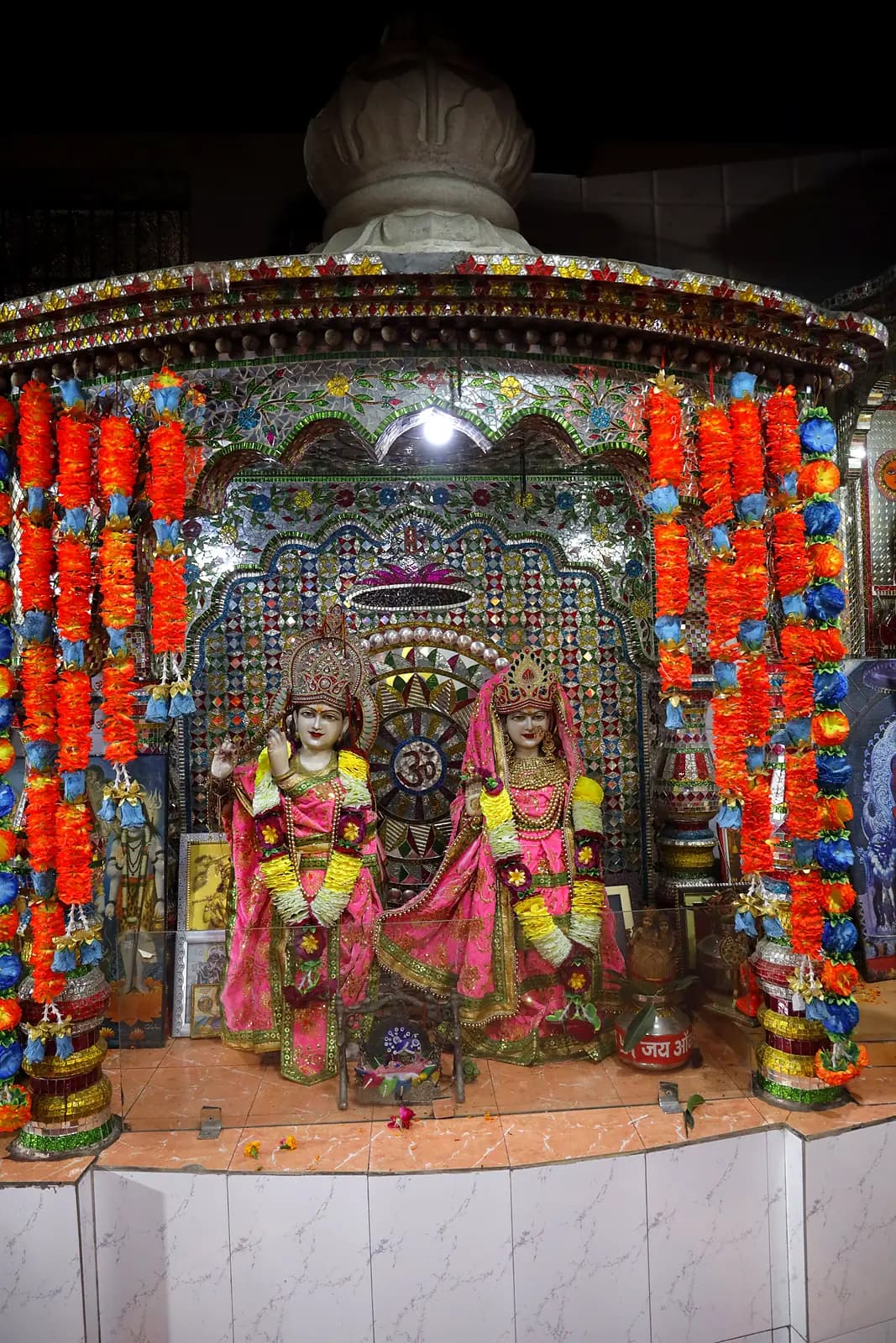 Mirror-work shrine of the deities