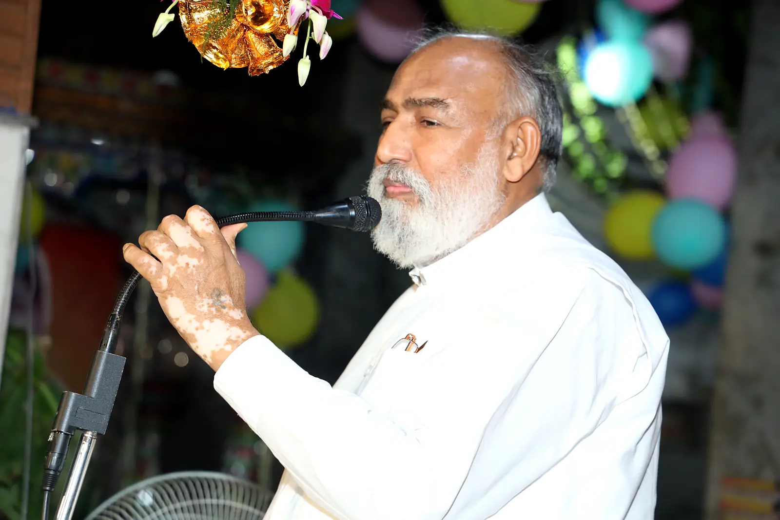 Guruji speaking during satsang