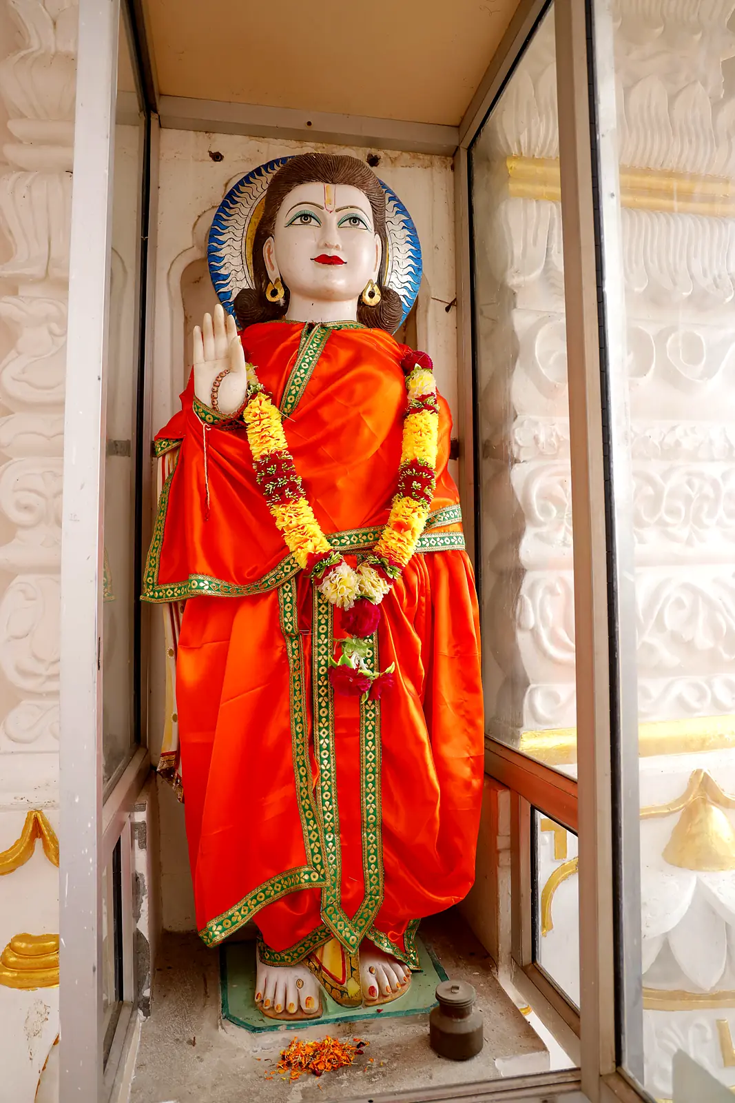 Saint murti in saffron