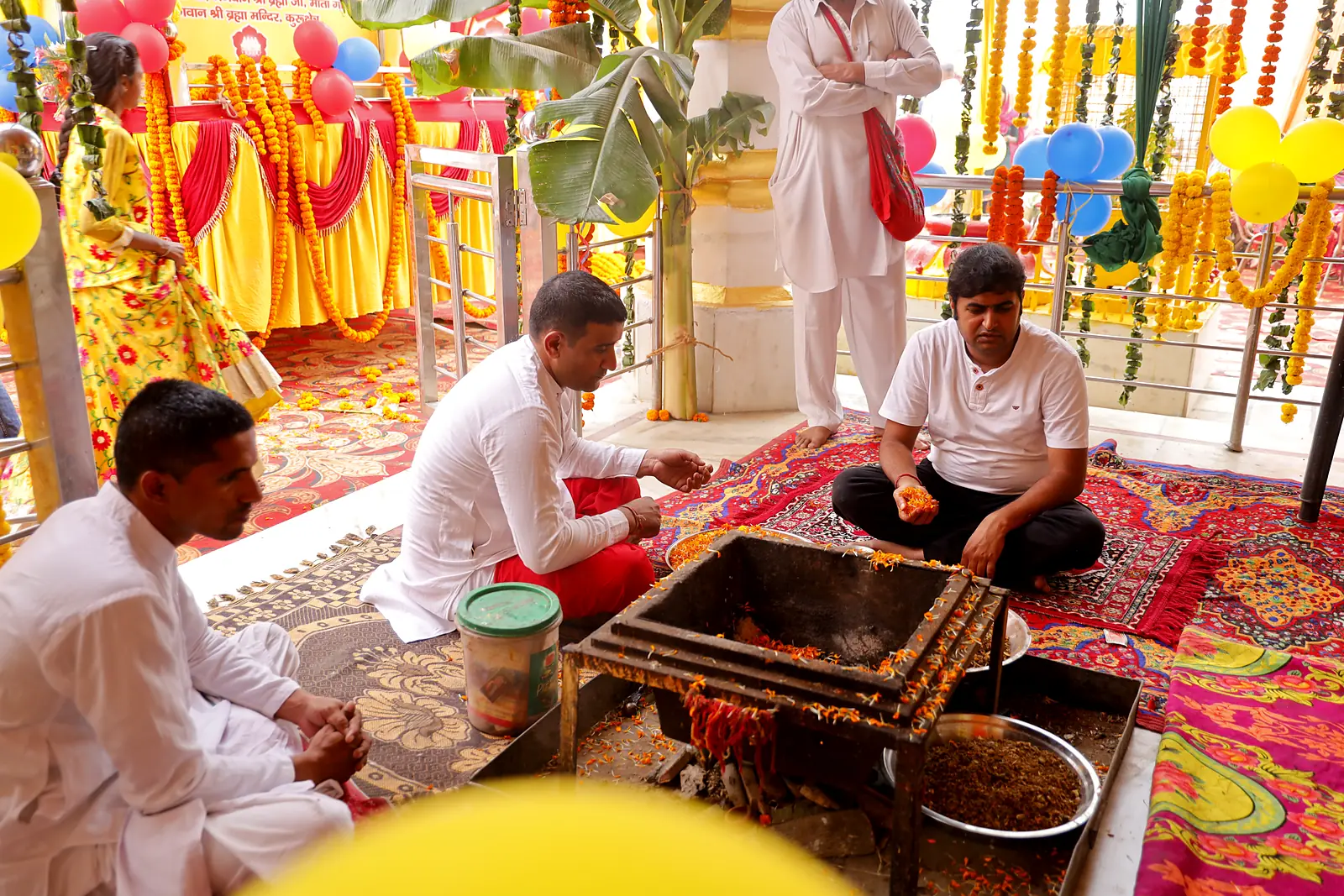 Preparing the havan kund